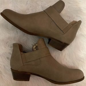 Life stride bootie size 9 narrow